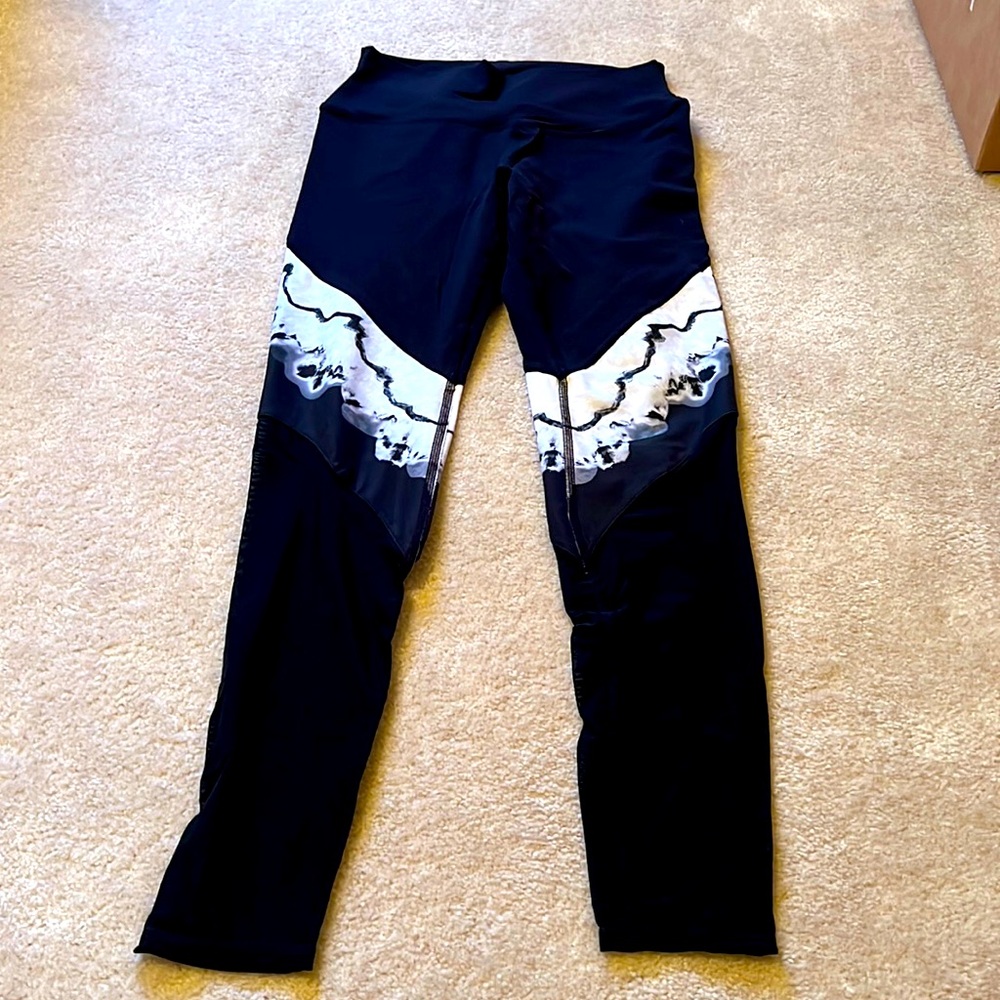 Alo yoga leggings with mesh detail